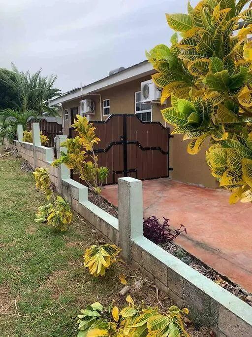 Bungalow Studio Wifi & Hot Water Apartment Mammee Bay