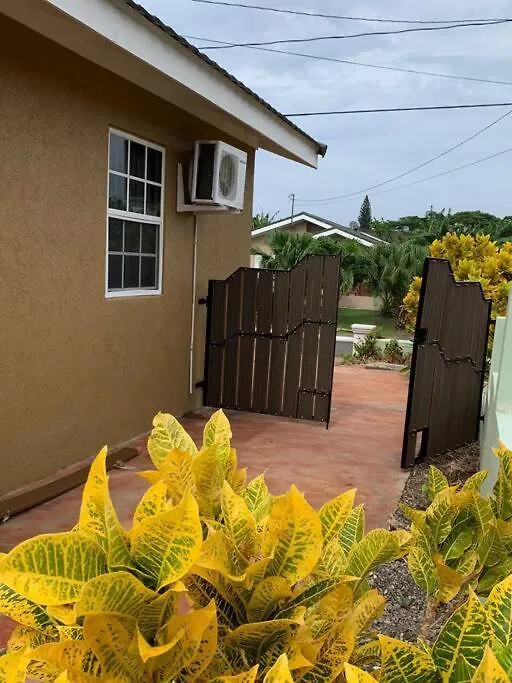 Bungalow Studio Wifi & Hot Water Apartment Mammee Bay Jamaica